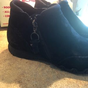 Skechers Shoes - Skechers Zappiest Black Suede Booties size 8.5 Skechers Shoes - Skechers Zappiest Black Suede Booties size 8.5